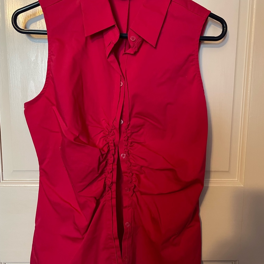 Sleeveless button up blouse